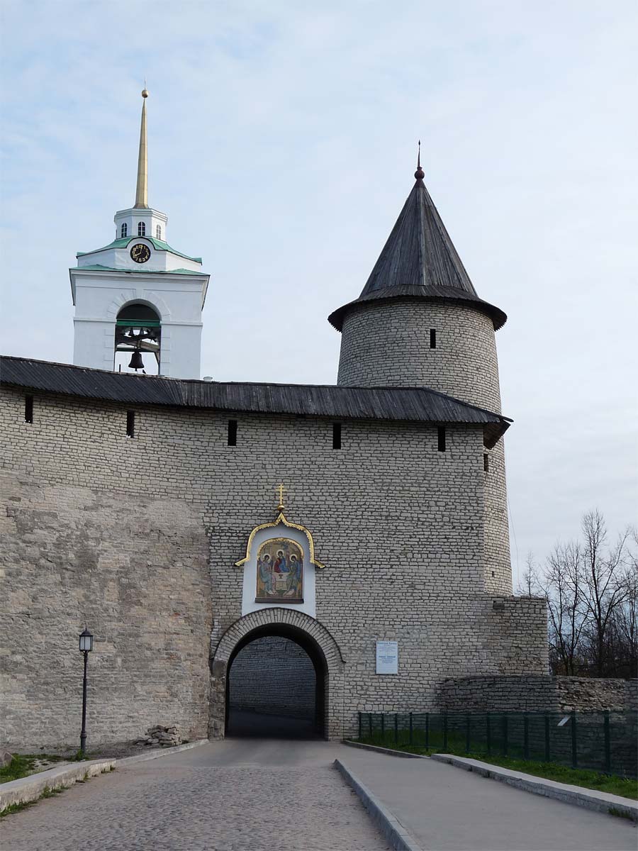 Великие ворота и Троицкая башня